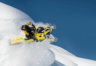 Snowmobile tours at Revelstoke, BC Туры на снегоходах в Ревелстоке
